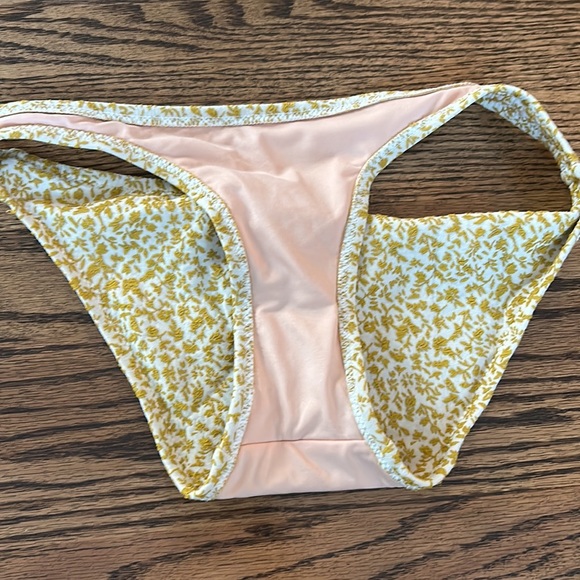 Madewell Second Wave Floral Jacquard Classic Bikini Bottom, NE282, XXS - Picture 4 of 5